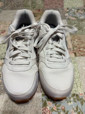 Nike White MD Runner 2 Women's Sneakers with Gum Outsole